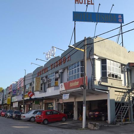 Oyo 89737 Hotel Tishoa Kampong Batu Tiga Bagian luar foto