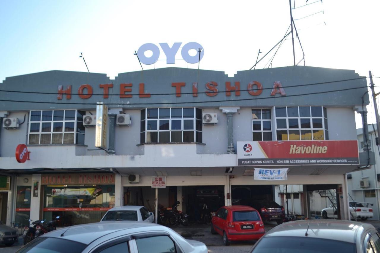 Oyo 89737 Hotel Tishoa Kampong Batu Tiga Bagian luar foto