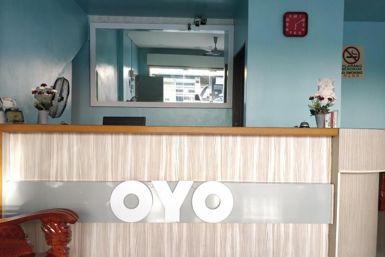 Oyo 89737 Hotel Tishoa Kampong Batu Tiga Bagian luar foto