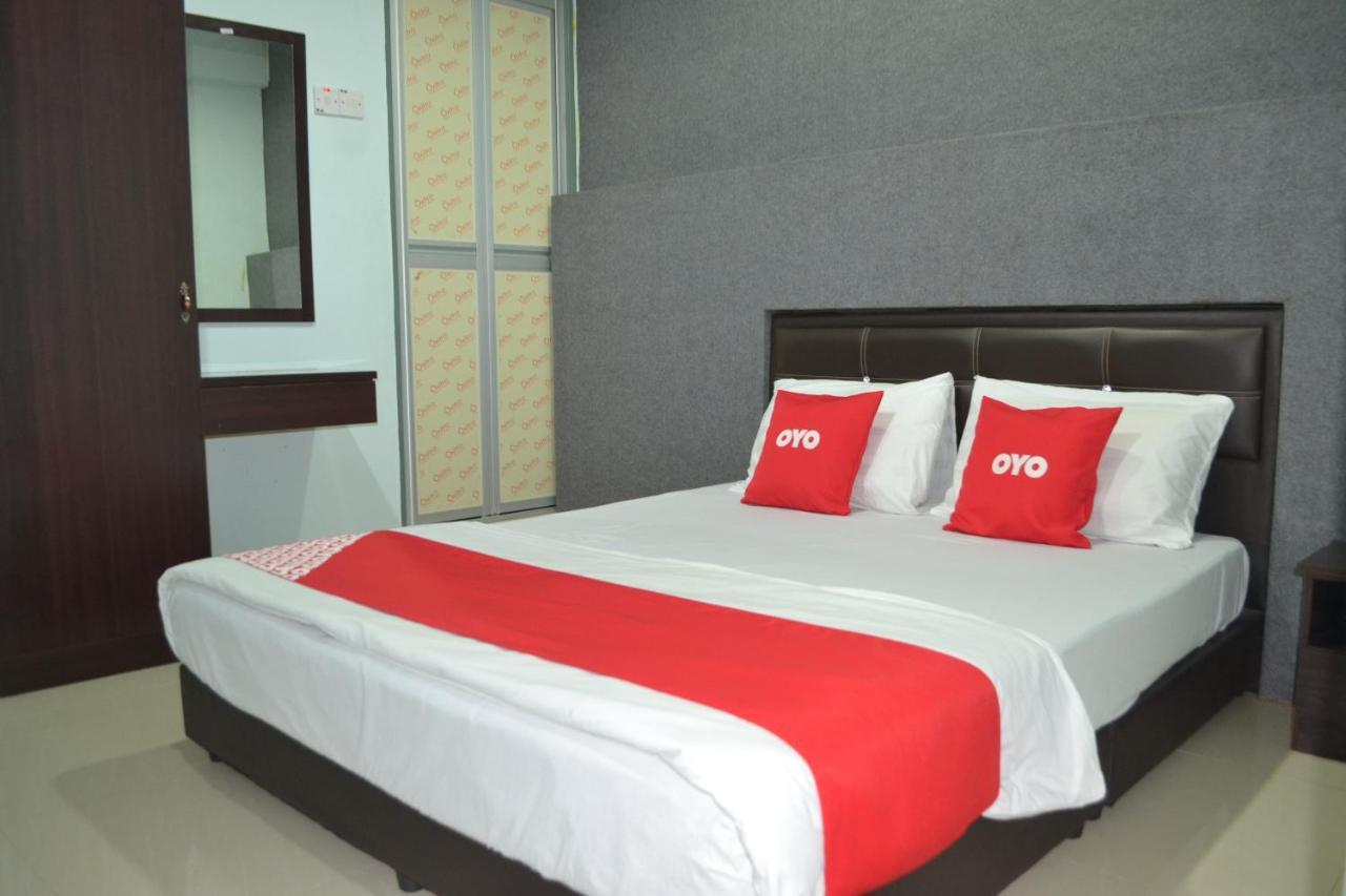 Oyo 89737 Hotel Tishoa Kampong Batu Tiga Bagian luar foto