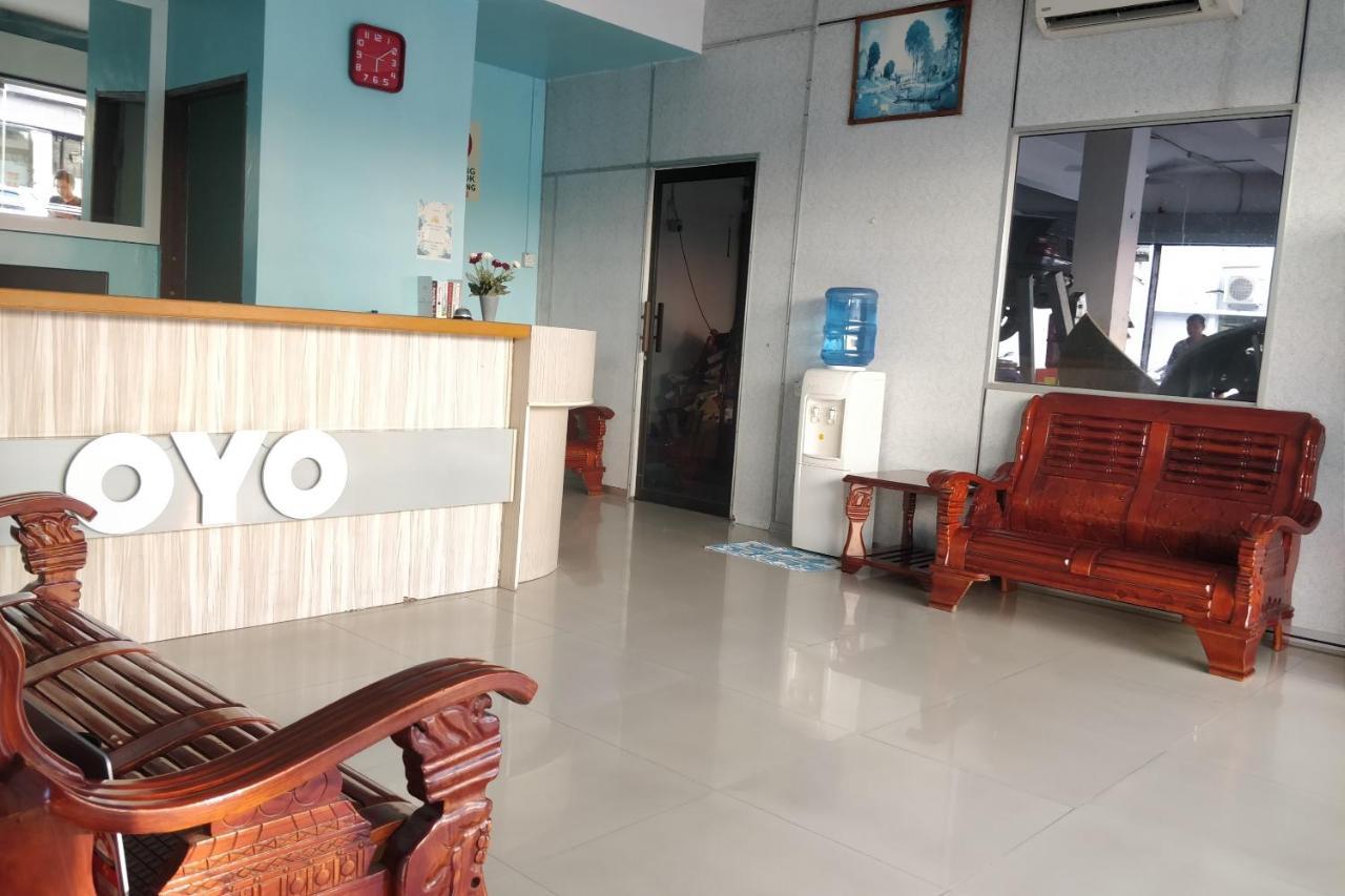Oyo 89737 Hotel Tishoa Kampong Batu Tiga Bagian luar foto