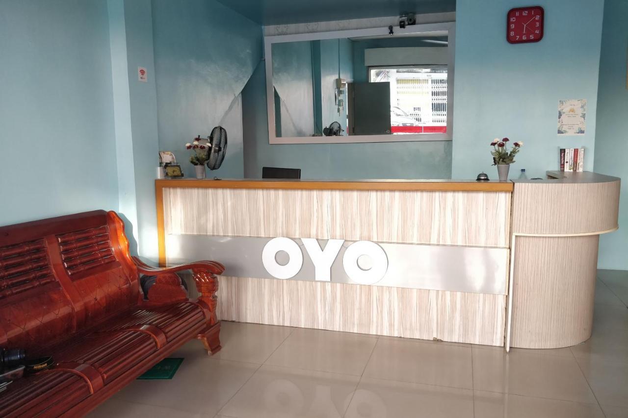 Oyo 89737 Hotel Tishoa Kampong Batu Tiga Bagian luar foto