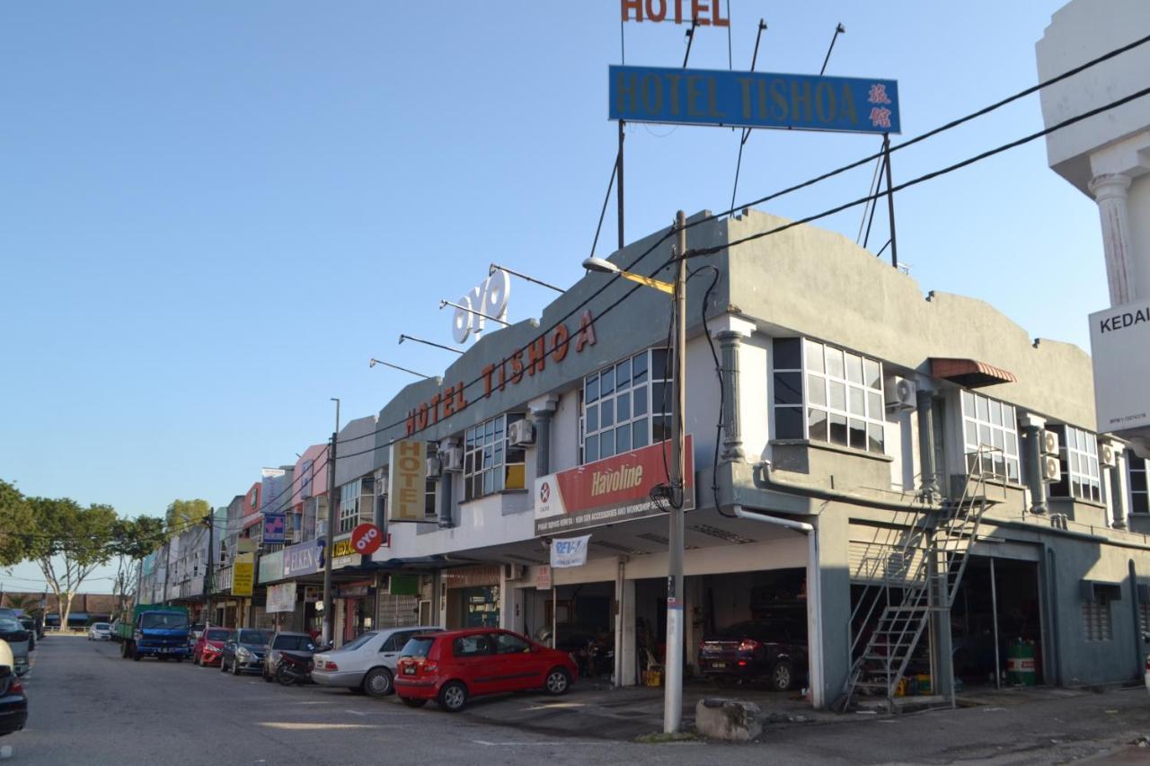 Oyo 89737 Hotel Tishoa Kampong Batu Tiga Bagian luar foto