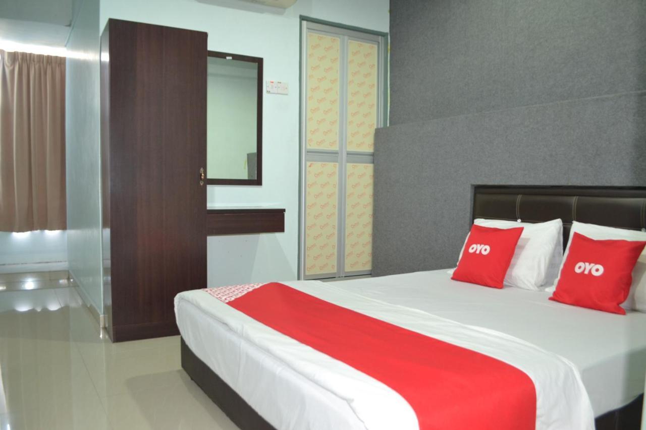 Oyo 89737 Hotel Tishoa Kampong Batu Tiga Bagian luar foto